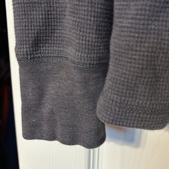 Faded glory dark grey long sleeve waffle shirt size medium (38-40) - Picture 2 of 5